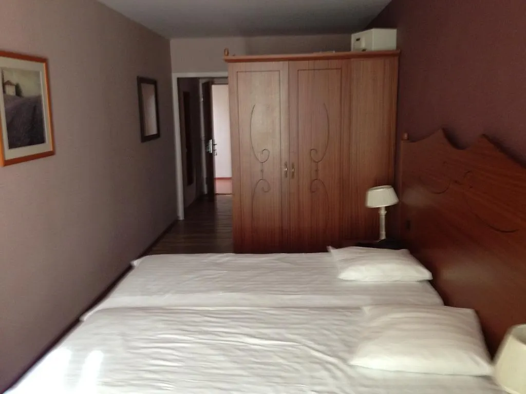 Trente Trois 33 location