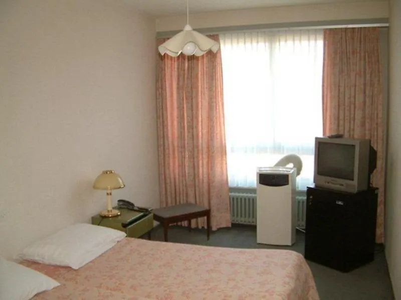 Hotel Trente Trois 33 Meyrin 3*,