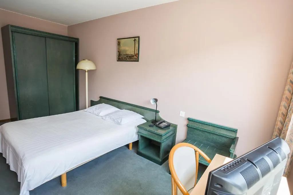 Hotel Trente Trois 33 Meyrin